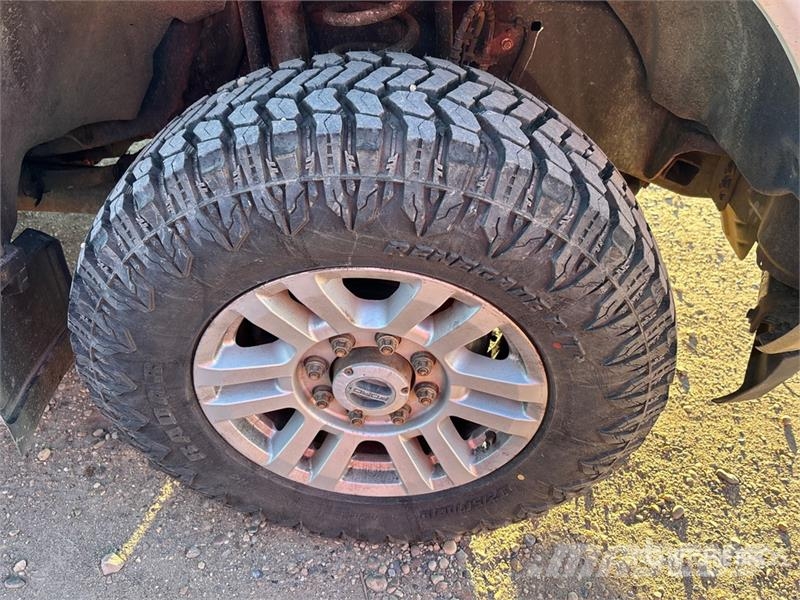 Ford F-250 XL 4x4 Extended Cab Pickup Ostalo