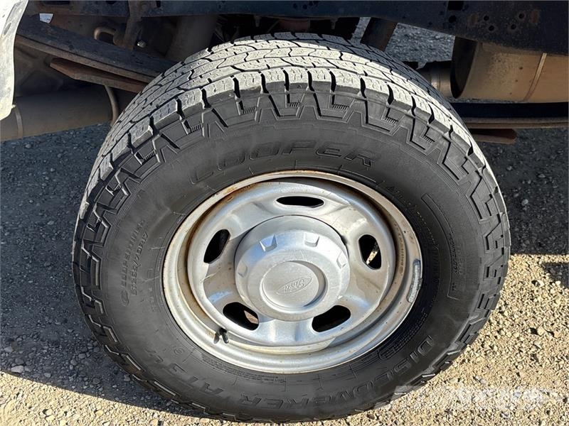 Ford F-250 XL 4x4 Extended Cab Pickup Ostalo