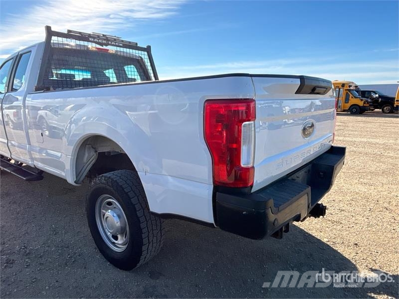 Ford F-250 XL 4x4 Extended Cab Pickup Ostalo