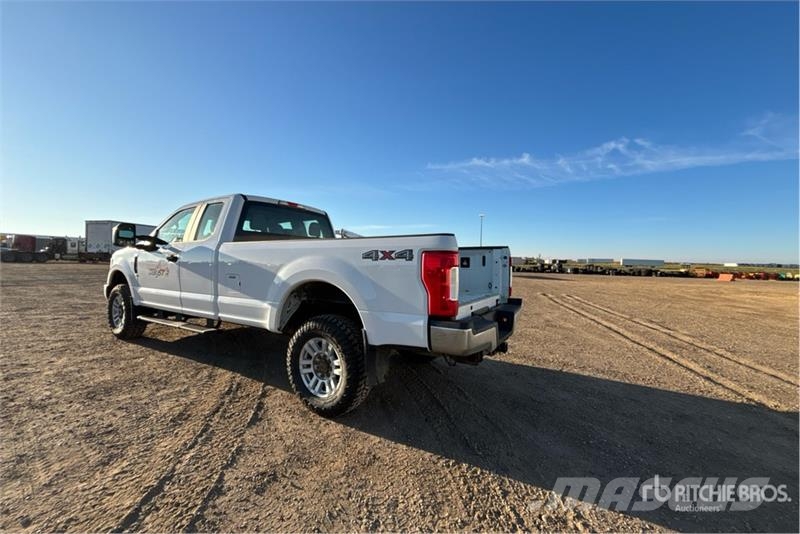 Ford F-250 XL 4x4 Extended Cab Pickup Ostalo