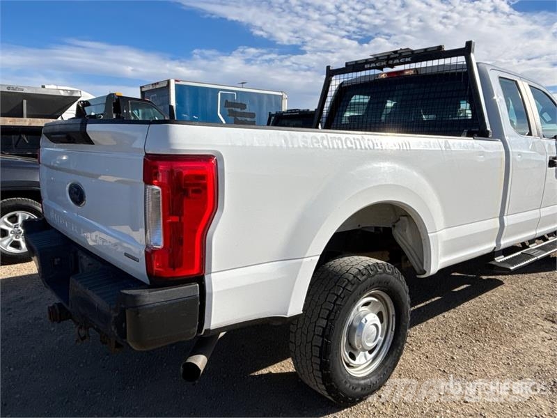 Ford F-250 XL 4x4 Extended Cab Pickup Ostalo