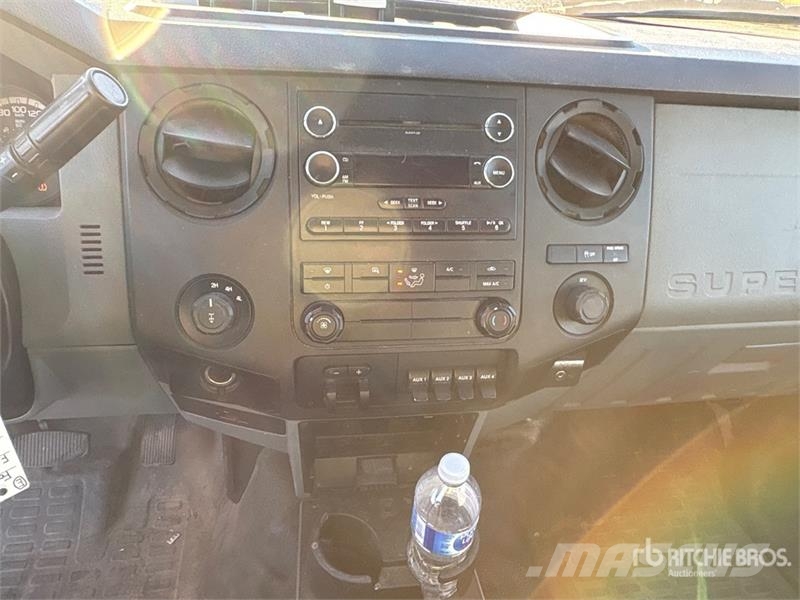 Ford F-250 XL 4x4 Pickup Autre fourgon / utilitaire