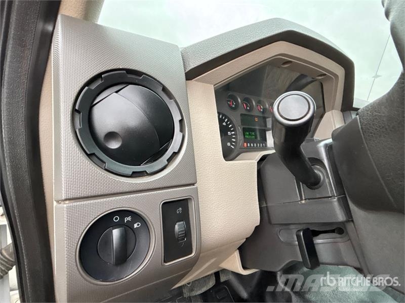 Ford F-250 XL 4x4 Pickup Прочие фургоны