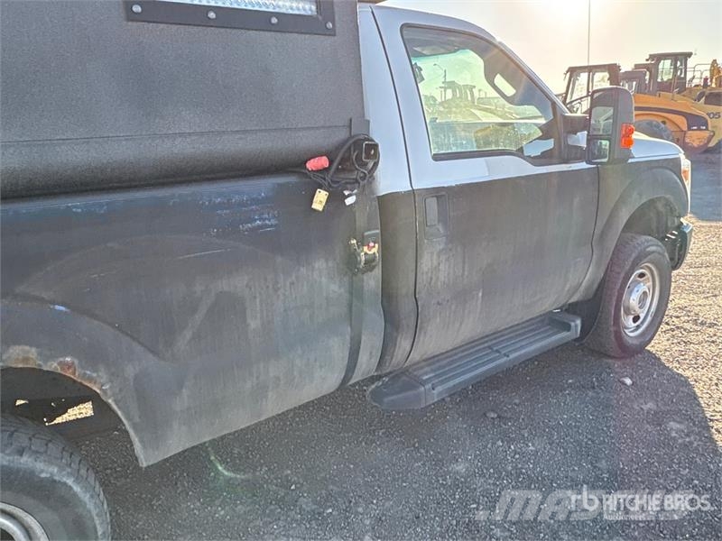 Ford F-250 XL 4x4 Pickup Autre fourgon / utilitaire