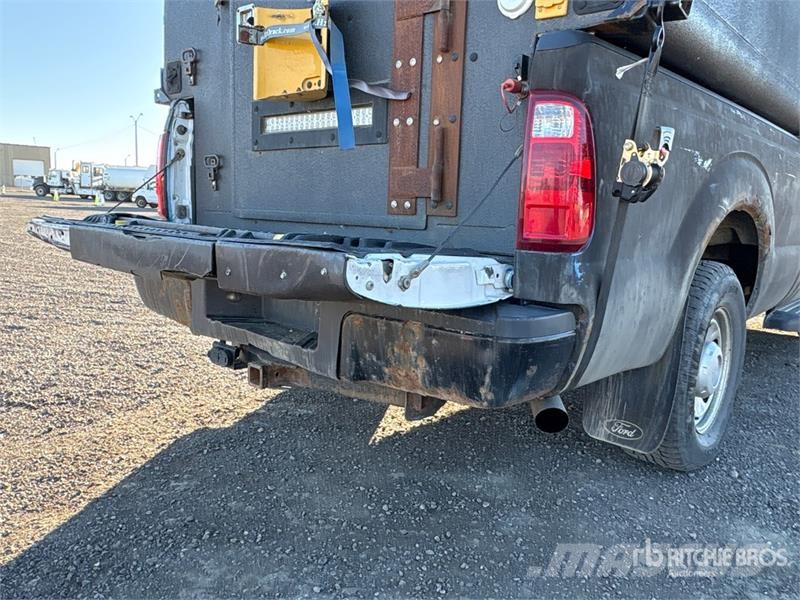 Ford F-250 XL 4x4 Pickup Autre fourgon / utilitaire