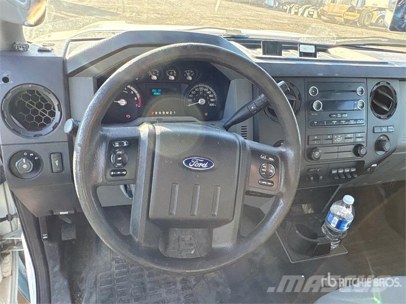 Ford F-250 XL 4x4 Pickup Autre fourgon / utilitaire