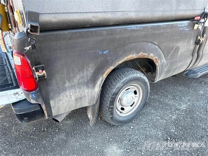 Ford F-250 XL 4x4 Pickup Autre fourgon / utilitaire