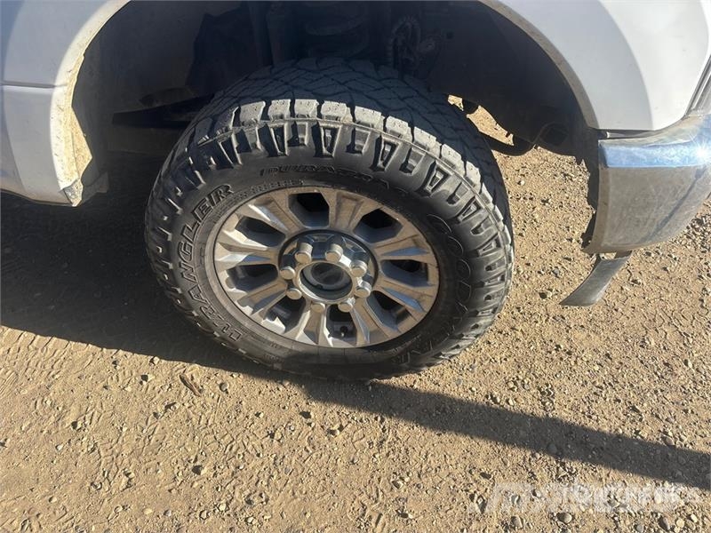 Ford F-250 XLT 4x4 Crew Cab Pickup Ostalo