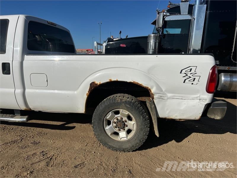 Ford F-250 XLT 4x4 Crew Cab Pickup Прочие фургоны