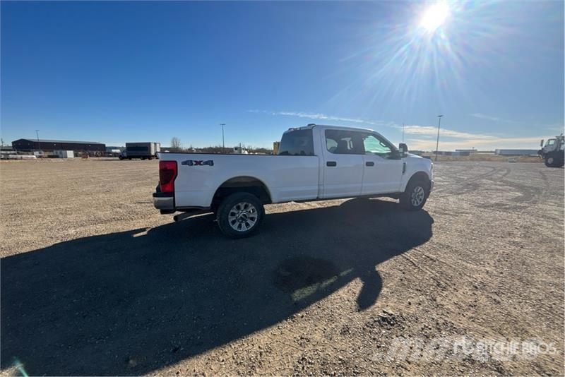 Ford F-250 XLT 4x4 Crew Cab Pickup Ostalo