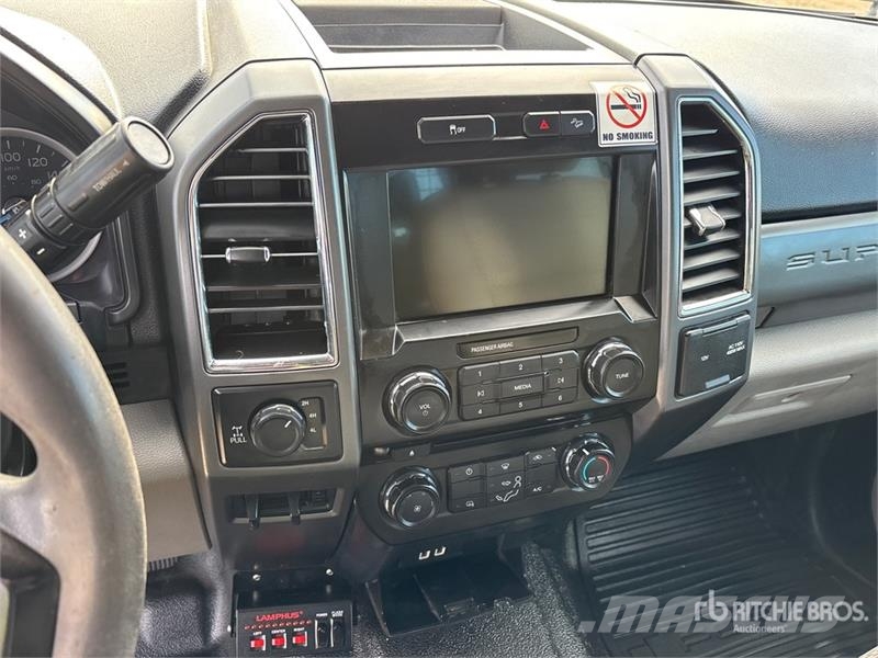 Ford F-250 XLT 4x4 Crew Cab Pickup 其他