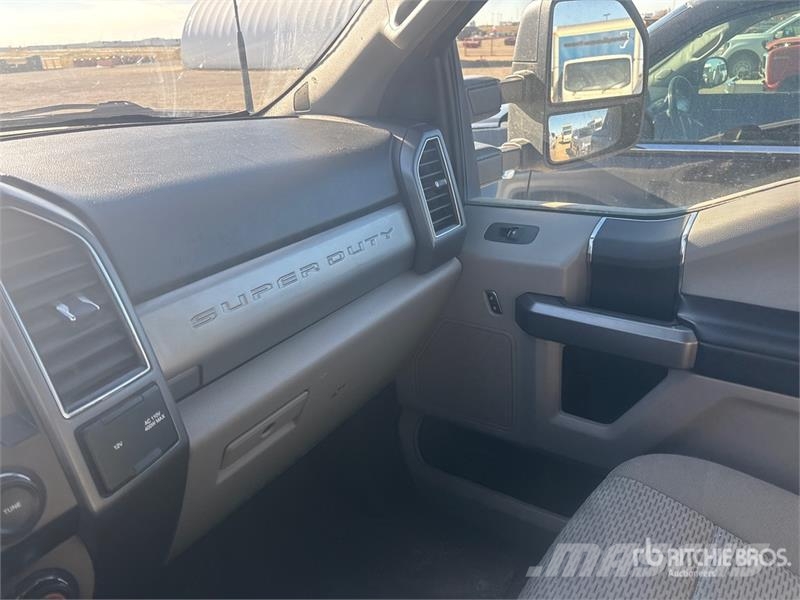 Ford F-250 XLT 4x4 Crew Cab Pickup Ostalo