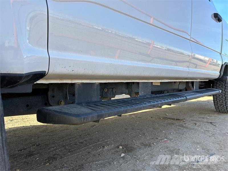 Ford F-250 XLT 4x4 Crew Cab Pickup أخرى