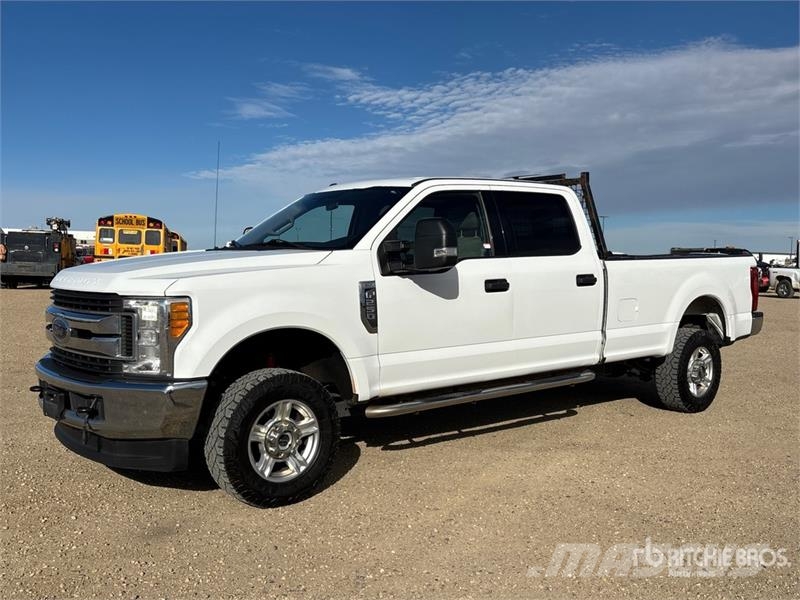 Ford F-250 XLT 4x4 Crew Cab Pickup 其他