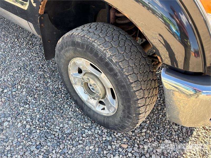 Ford F-250 XLT 4x4 Crew Cab Pickup Ostalo