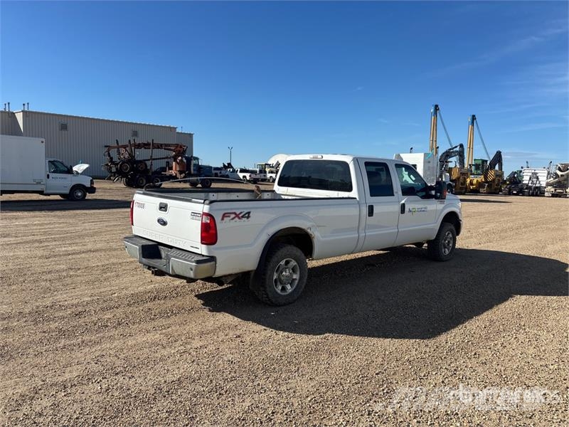 Ford F-250 XLT 4x4 Crew Cab Pickup Drugi
