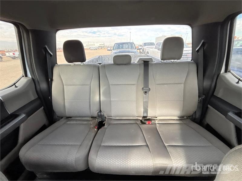 Ford F-250 XLT 4x4 Crew Cab Pickup Ostalo