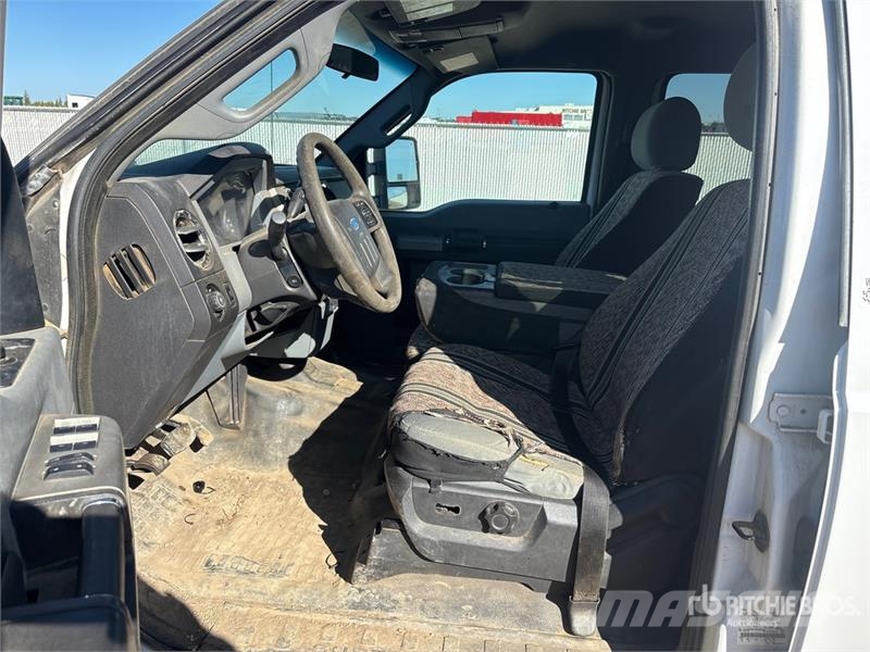 Ford F-250 XLT 4x4 Crew Cab Pickup Drugi