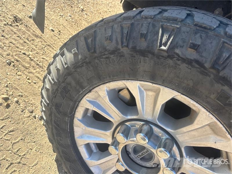 Ford F-250 XLT 4x4 Crew Cab Pickup Ostalo