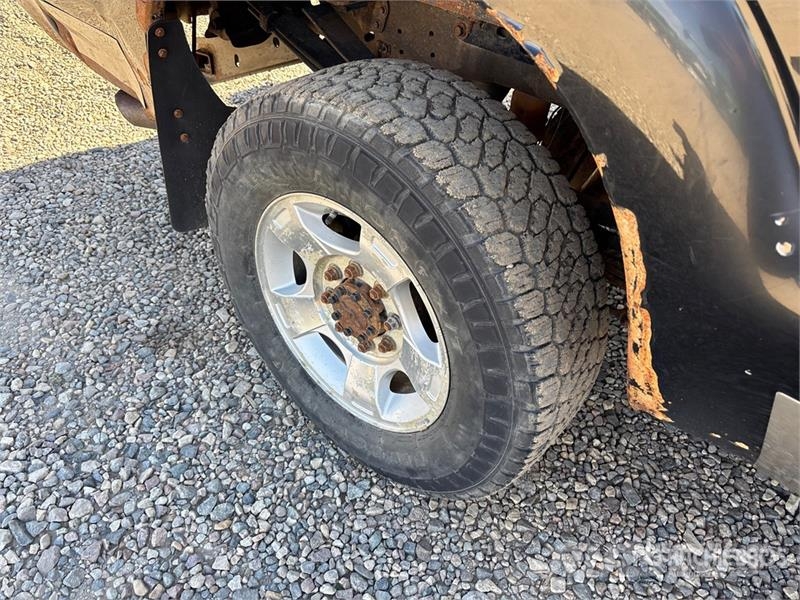 Ford F-250 XLT 4x4 Crew Cab Pickup Ostalo