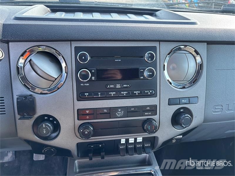Ford F-250 XLT 4x4 Crew Cab Pickup Muu