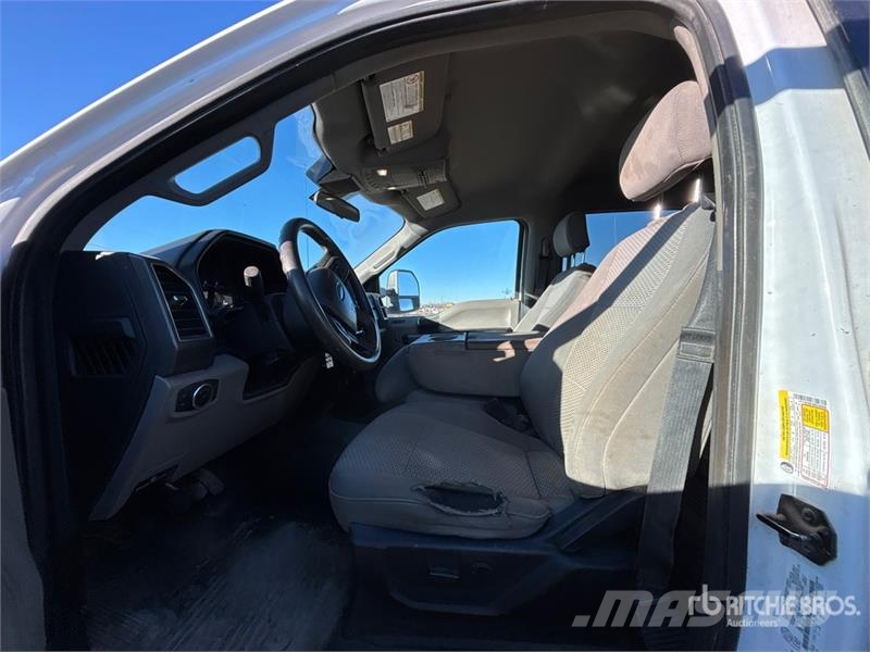 Ford F-250 XLT 4x4 Crew Cab Pickup Ostalo
