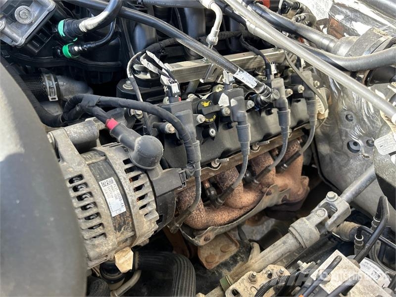 Ford F-250 XLT 4x4 Crew Cab Pickup أخرى