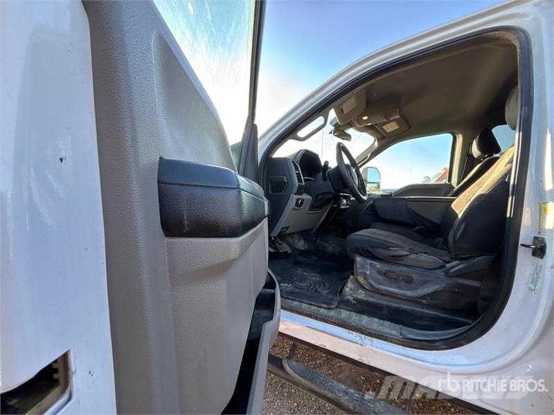 Ford F-250 XLT 4x4 Crew Cab Pickup Ostalo