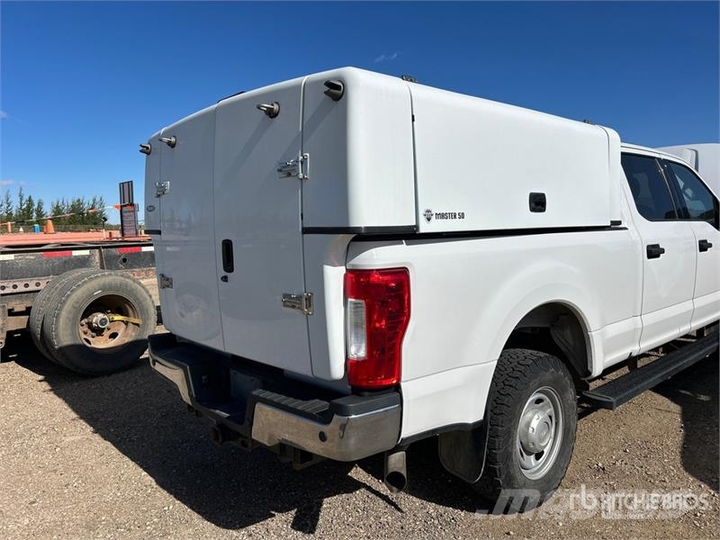 Ford F-250 XLT 4x4 Crew Cab Pickup Ostalo