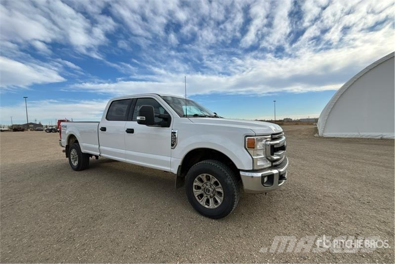 Ford F-250 XLT 4x4 Crew Cab Pickup Ostalo