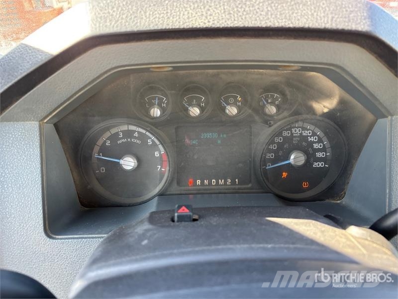 Ford F-250 XLT 4x4 Crew Cab Pickup Ostalo