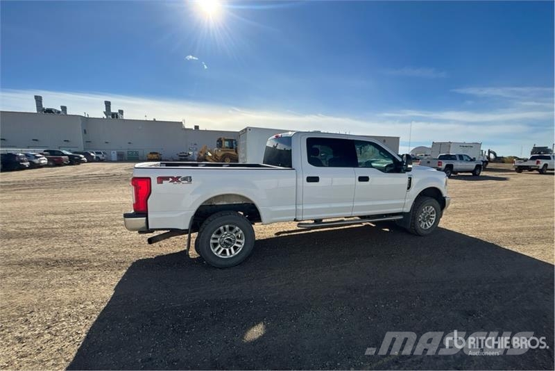 Ford F-250 XLT 4x4 Crew Cab Pickup Ostalo