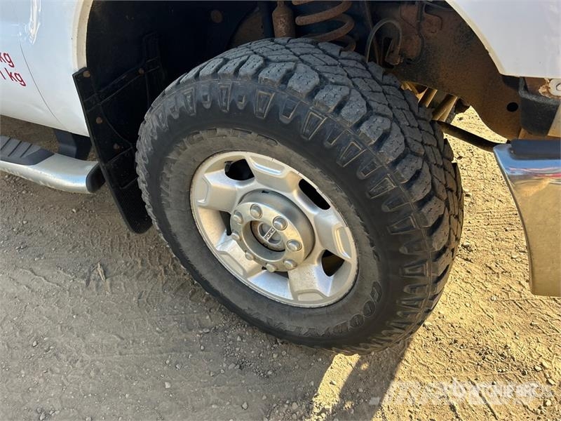 Ford F-250 XLT 4x4 Crew Cab Pickup Прочие фургоны