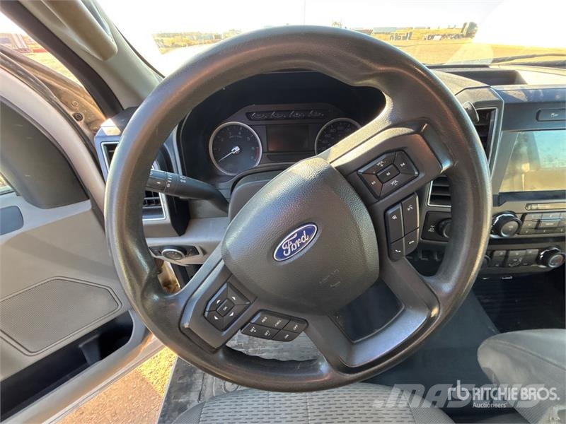 Ford F-250 XLT 4x4 Crew Cab Pickup Ostalo