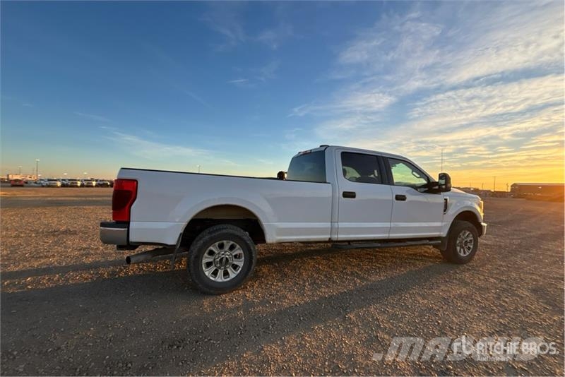 Ford F-250 XLT 4x4 Crew Cab Pickup Ostalo