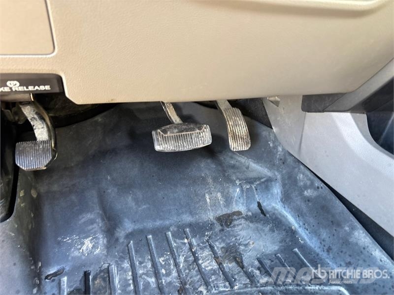 Ford F-250 XLT 4x4 Crew Cab Pickup Inne