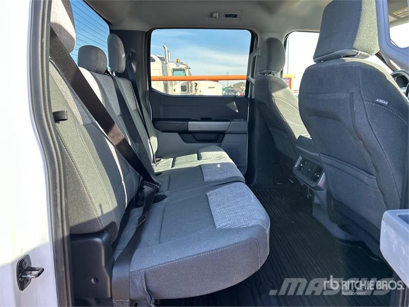 Ford F-250 XLT 4x4 Crew Cab Pickup أخرى