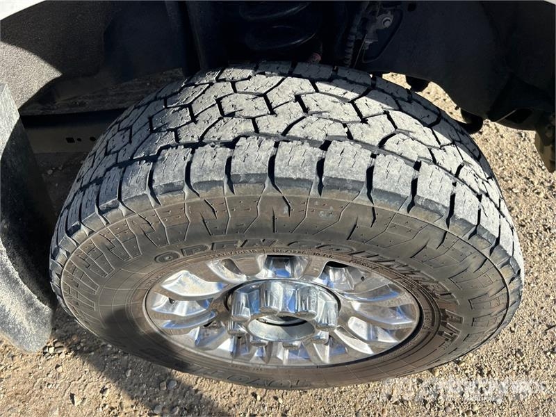 Ford F-250 XLT 4x4 Crew Cab Pickup أخرى