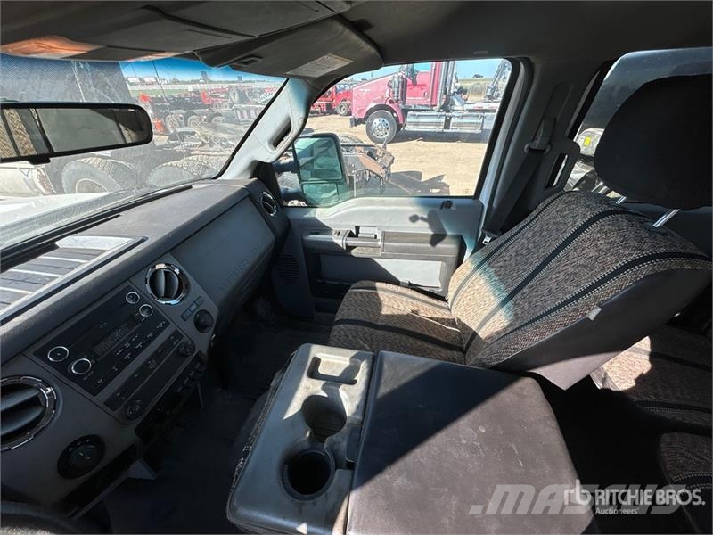 Ford F-250 XLT 4x4 Crew Cab Pickup Прочие фургоны