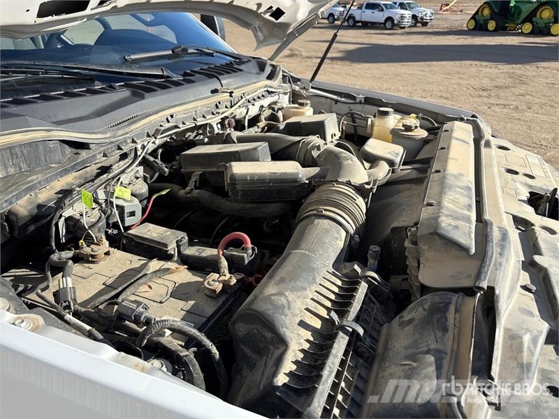 Ford F-250 XLT 4x4 Crew Cab Pickup Inne