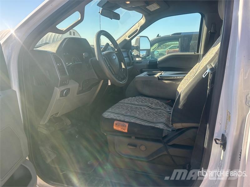Ford F-250 XLT 4x4 Crew Cab Pickup Ostalo