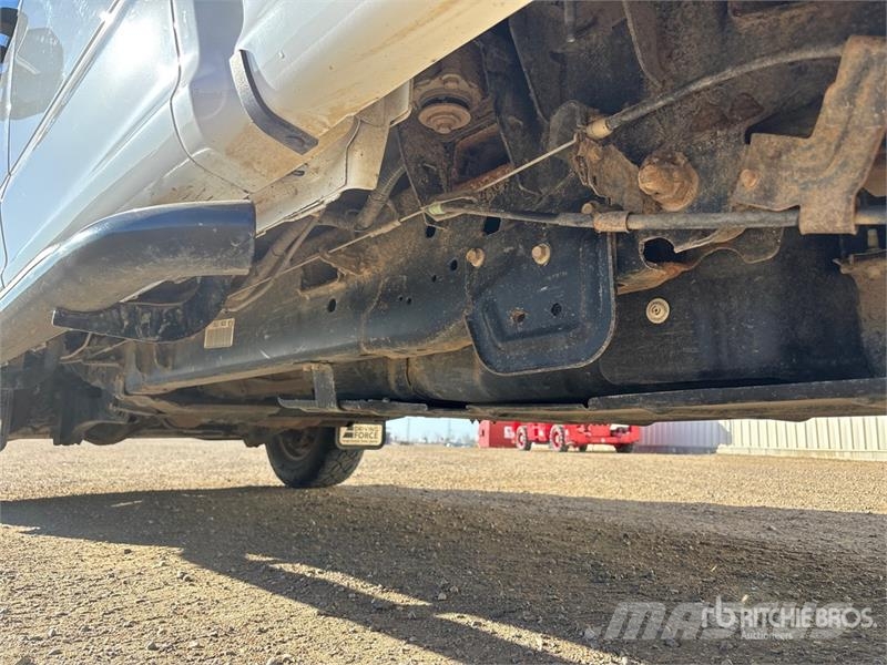 Ford F-250 XLT 4x4 Crew Cab Pickup Inne