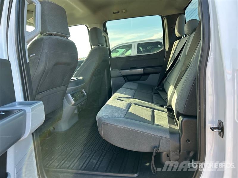 Ford F-250 XLT 4x4 Crew Cab Pickup أخرى