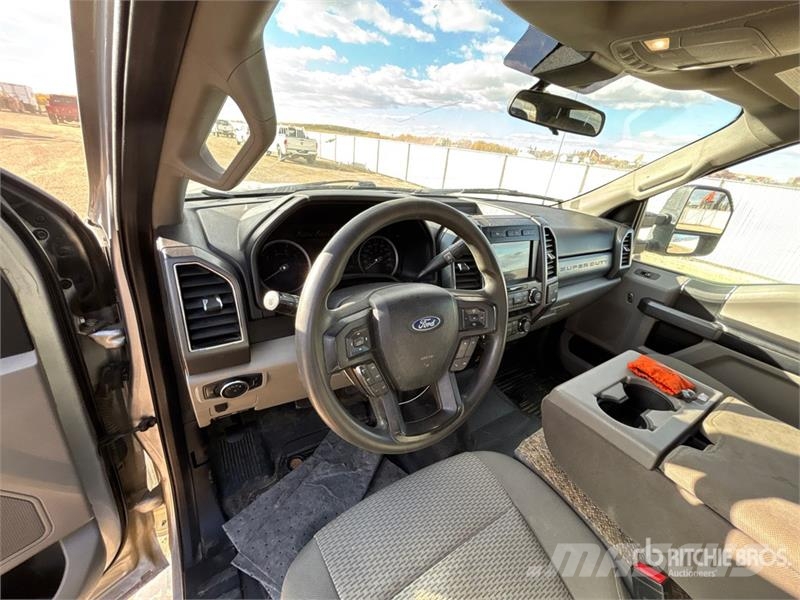 Ford F-250 XLT 4x4 Crew Cab Pickup Anders