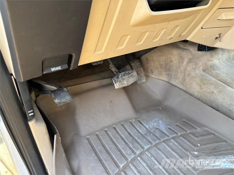 Ford F-250 XLT 4x4 Crew Cab Pickup Andre varebiler