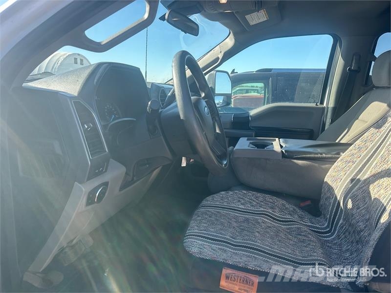 Ford F-250 XLT 4x4 Crew Cab Pickup Ostalo