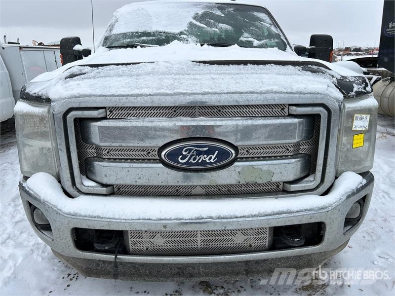 Ford F-250 XLT 4x4 Crew Cab Pickup أخرى