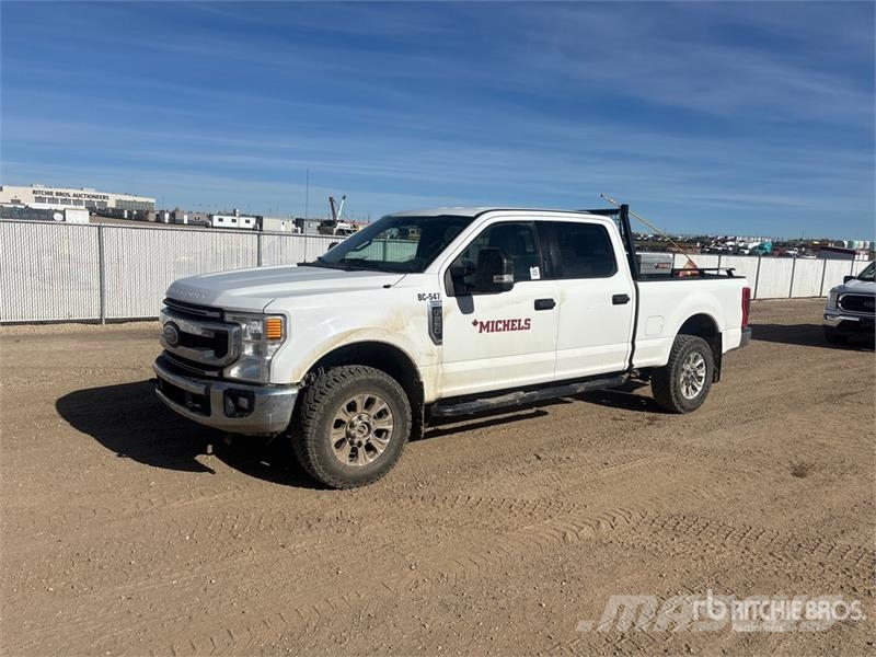 Ford F-250 XLT 4x4 Crew Cab Pickup Други