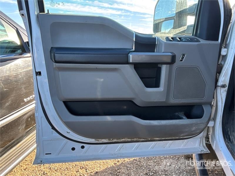 Ford F-250 XLT 4x4 Crew Cab Pickup Ostalo