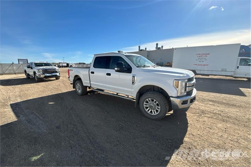 Ford F-250 XLT 4x4 Crew Cab Pickup Ostalo